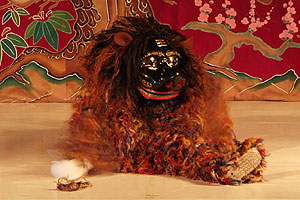 勢理客獅子舞保存会が継承する「二才踊り」